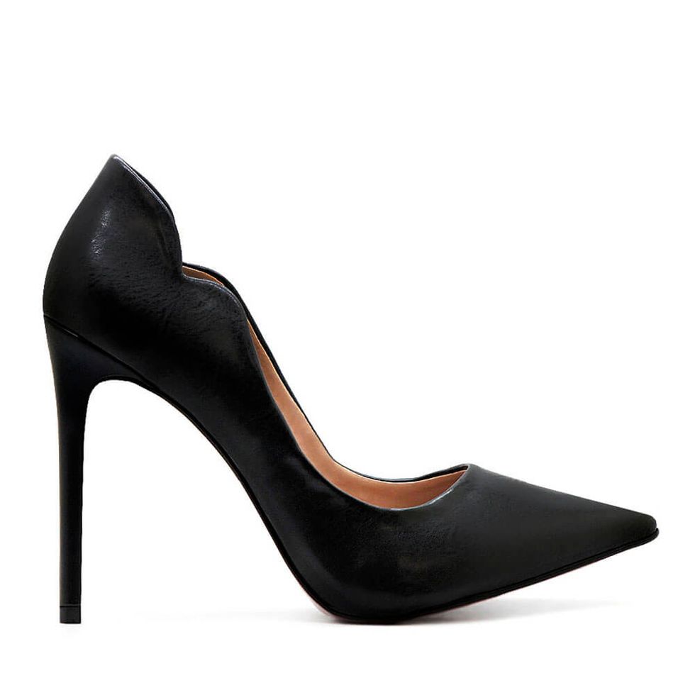 Scarpin preto store com sola vermelha