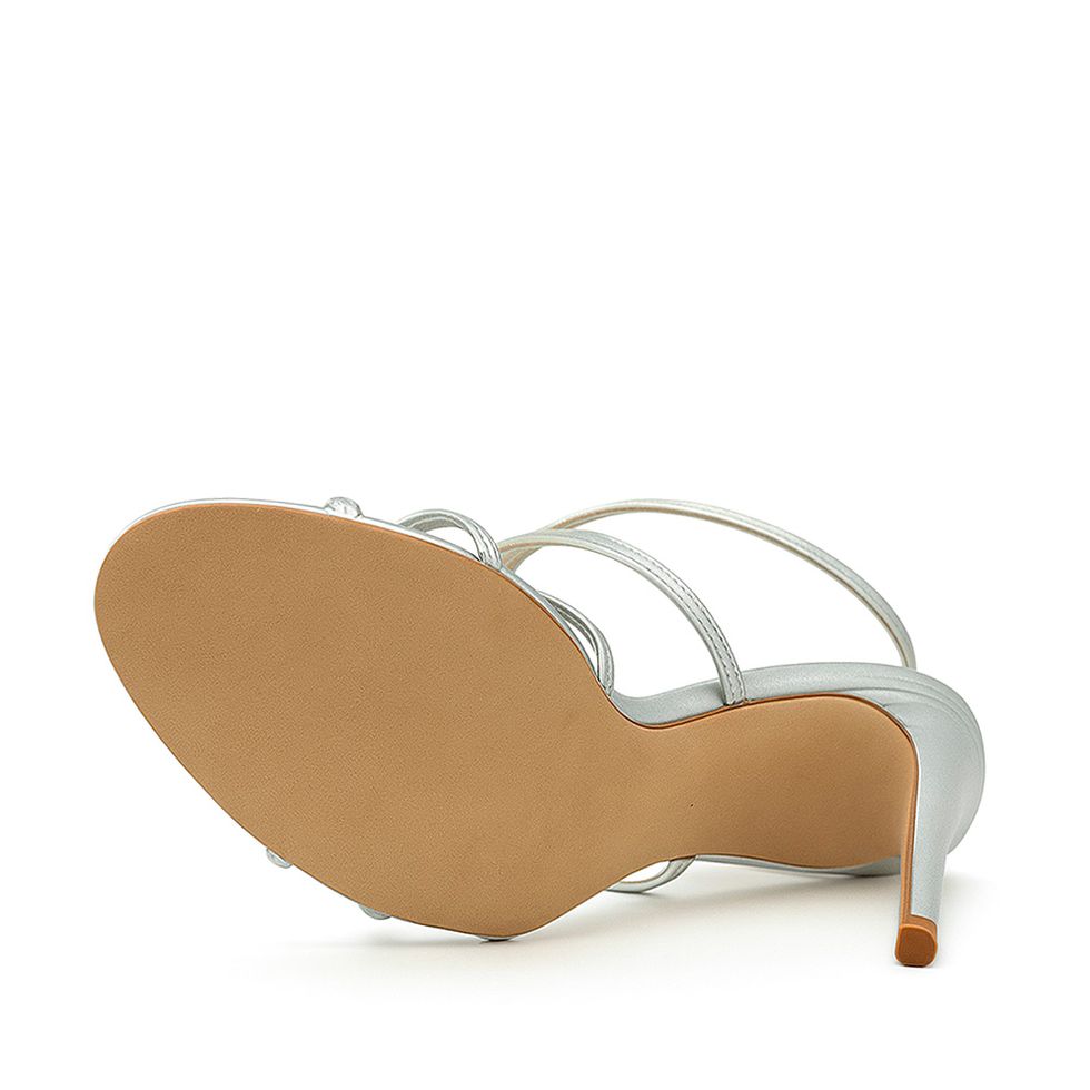 sandalia-royalz-metalizada-hanna-salto-alto-fino-tira-prata-2.jpg