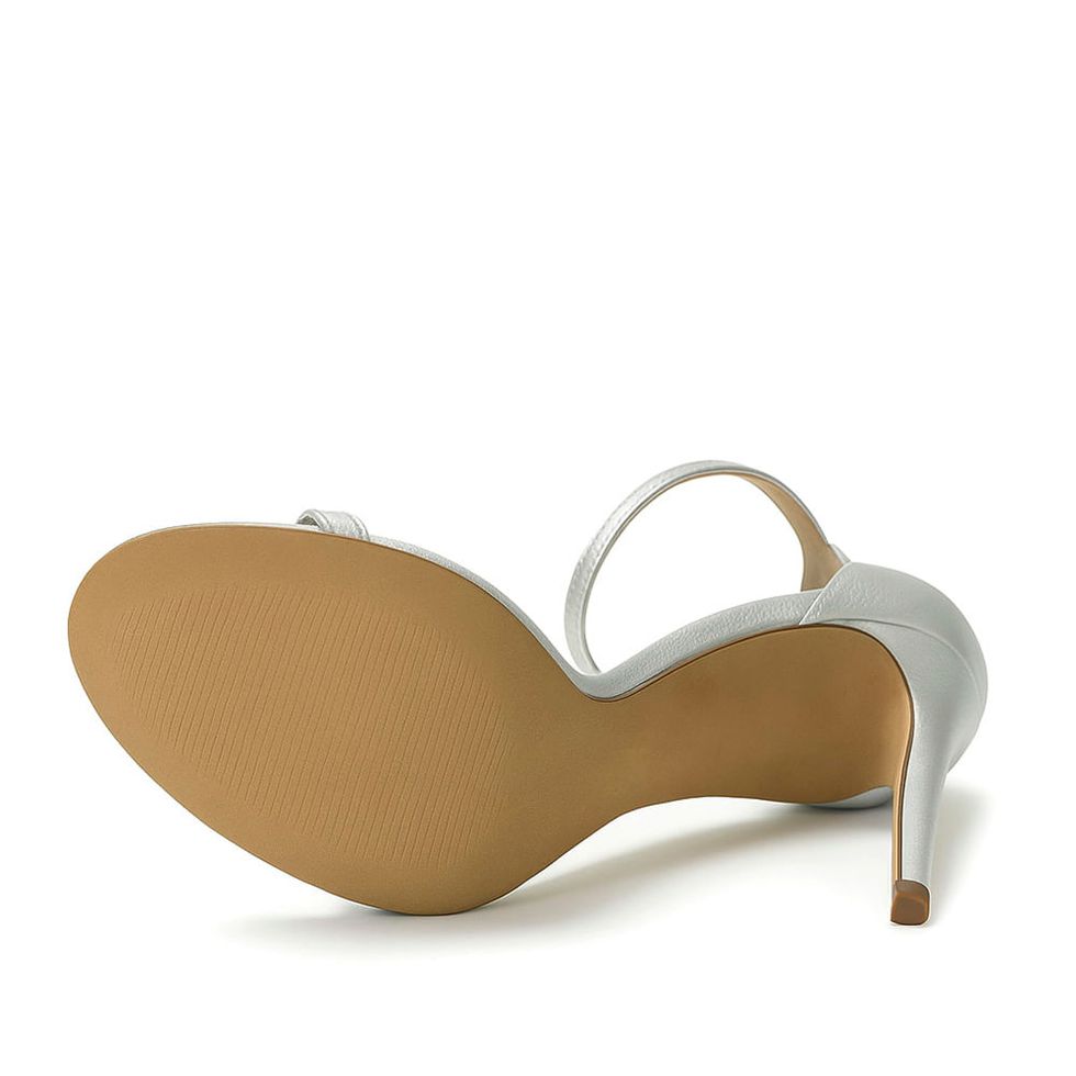 sandalia-royalz-metalizada-paola-salto-alto-fino-tira-prateada-3.jpg