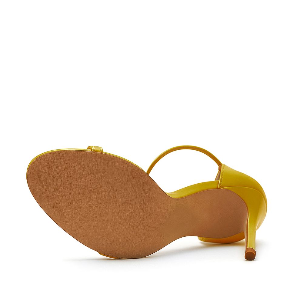 sandalia-royalz-verniz-paola-salto-alto-fino-tira-amarela-escuro-7