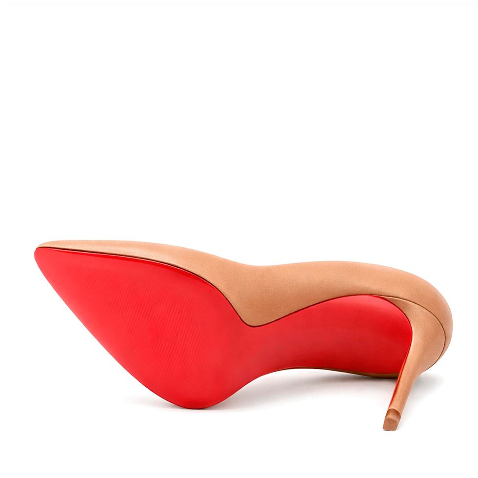 scarpin-royalz-liso-sola-vermelha-salto-alto-fino-celine-nude-escuro-2